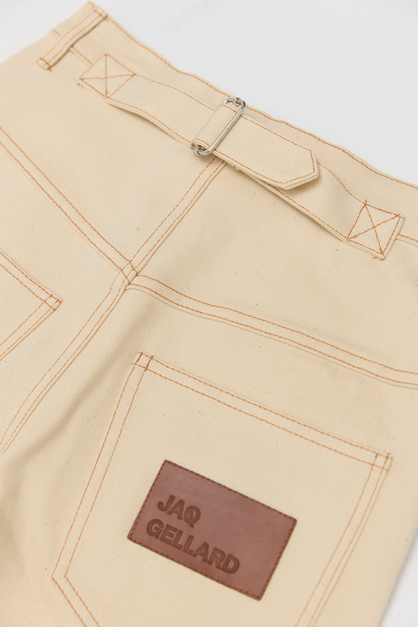 FOUNDATION JEAN IN ECRU